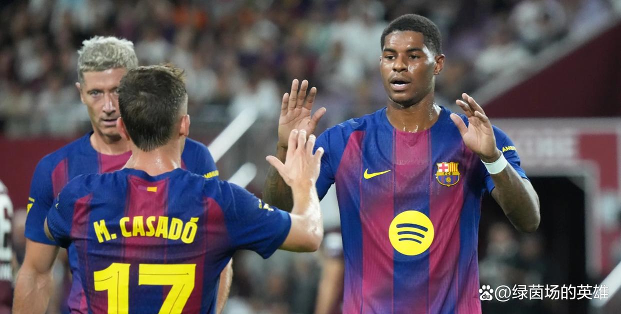 开云官方网站关于这也行？莱万多夫斯基连续三场比赛得分超过爆冷曼联国际比赛日篮板制胜，巴塞罗那止住颓势的信息